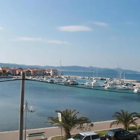 Damir Apartman *