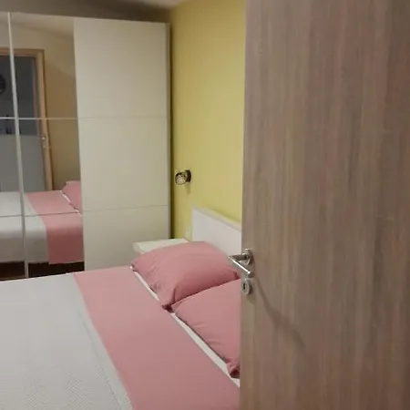 Damir Apartment *